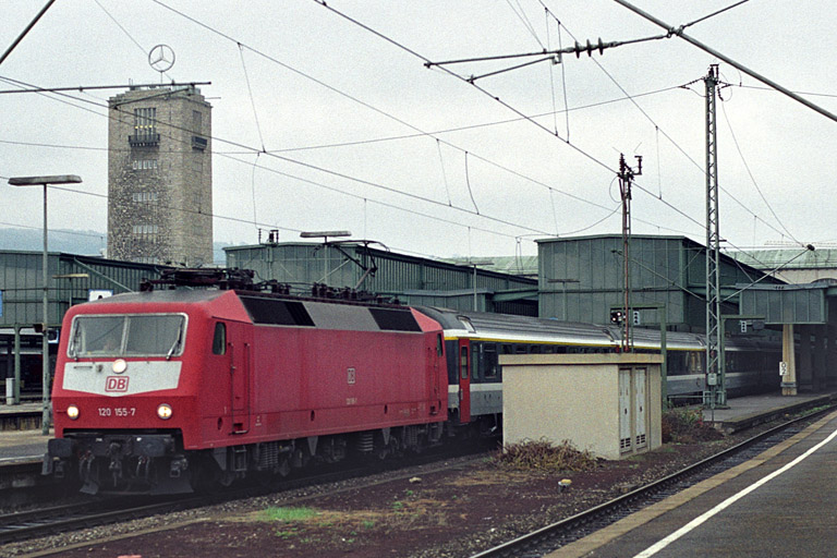 120 155 mit IC 381 bei km 0,2 (Oktober 2003)