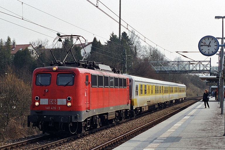 140 476 mit Messzug (Baureihe 719) bei km 14,2 (März 2003)