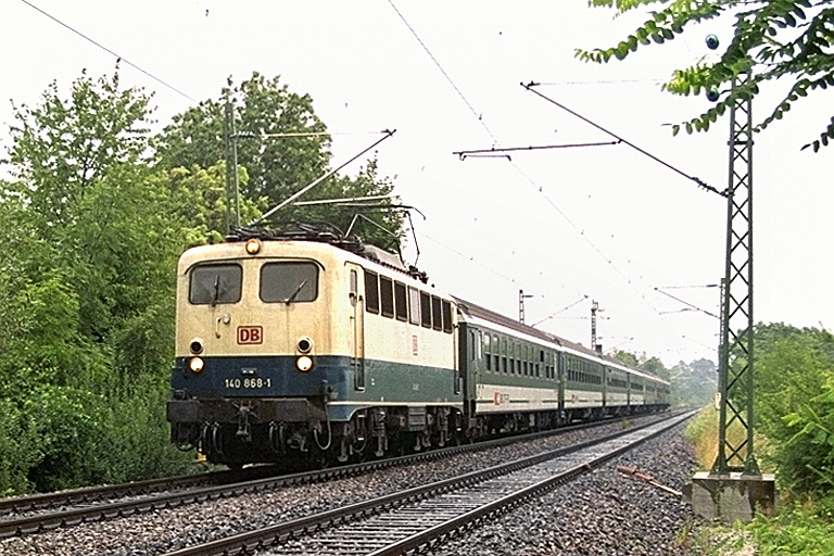 140 868 mit Cisalpino-Ersatzzug (Juli 1999)