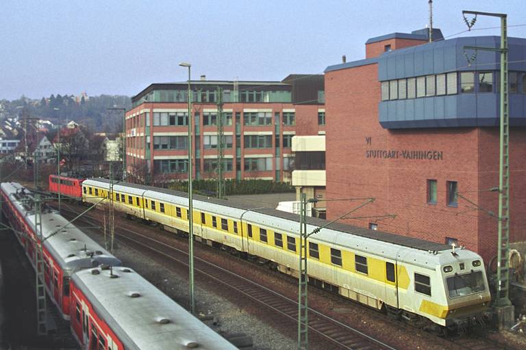 140 476 mit Messzug (Baureihe 719) bei km 16,0 (März 2003)