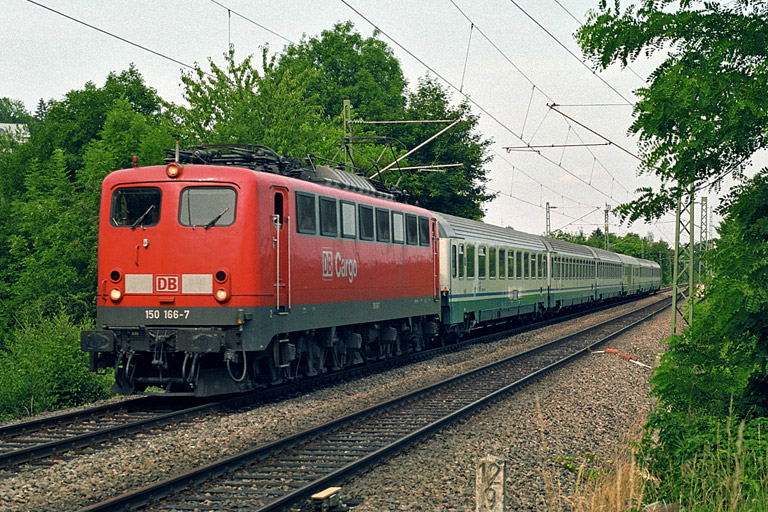 150 166 mit Cisalpino-Ersatzzug (Juni 2003)