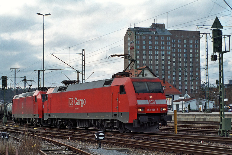 152 029 und 185 078 bei km 15,6 (Februar 2004)