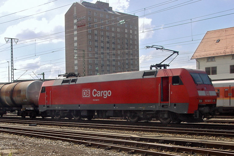 152 048 bei km 15,6 (August 2002)