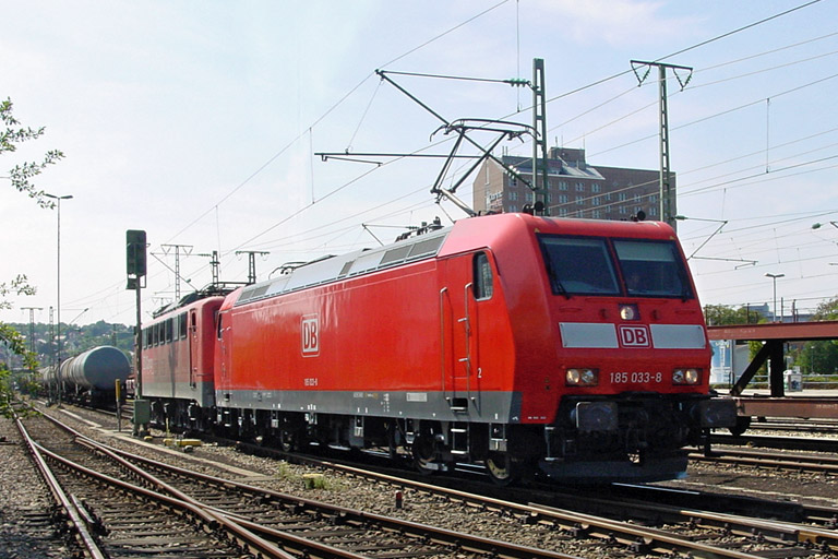 185 033 und 150 086 bei km 15,6 (August 2003)