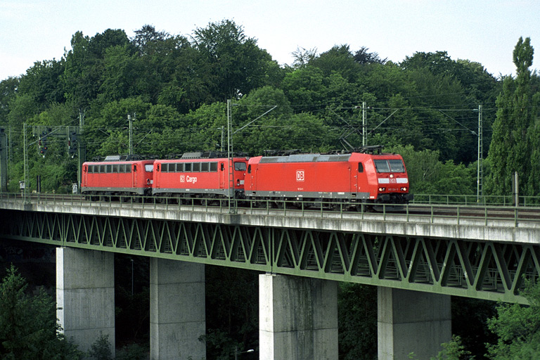 185 124, 140 806 und 140 833 bei km 14,6 (Juli 2004)