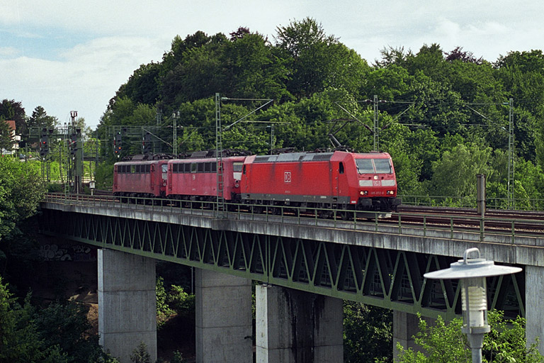 185 072, 140 776 und 140 812 bei km 14,6 (Juli 2003)