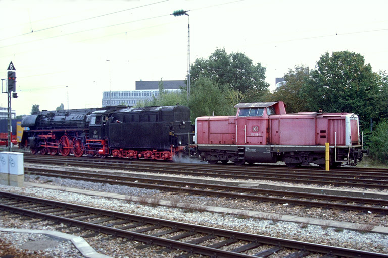 212 258 und 01 509 bei km 15,6 (Oktober 2000)