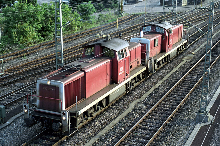 290 020 und 294 228 bei km 15,8 (August 2002)