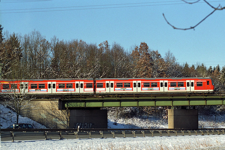 Baureihe 420 als S1 auf der Autobahnzubringerbrücke bei Böblingen (Februar 2003)
