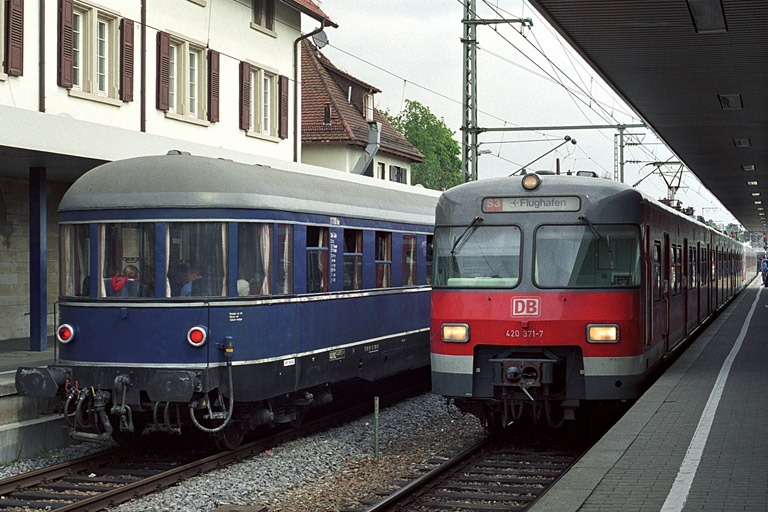 420 371 als S3 in Stuttgart-Vaihingen (April 2002)