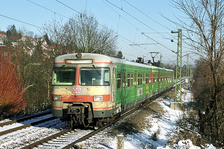 420 882 in Stuttgart-Dachswald (Januar 2003)