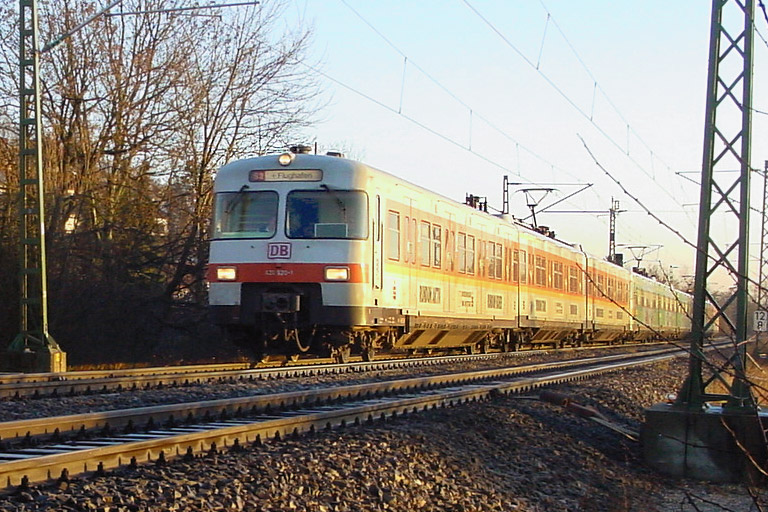 Baureihe 420 als S2 in Stuttgart-Dachswald (Januar 2001)