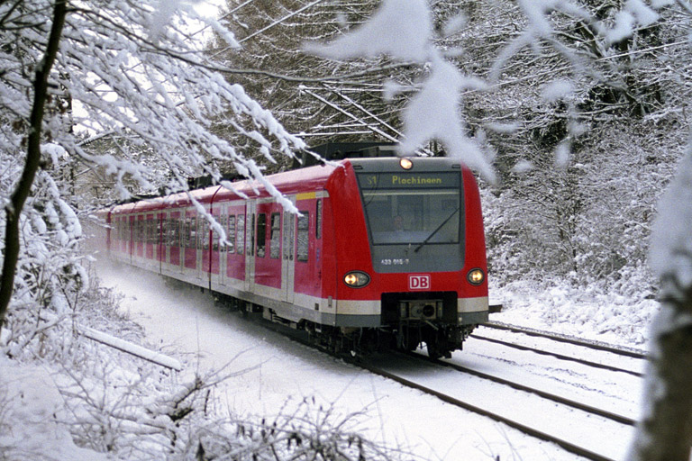 Baureihe 423 bei km 18,0 (Dezember 2001)