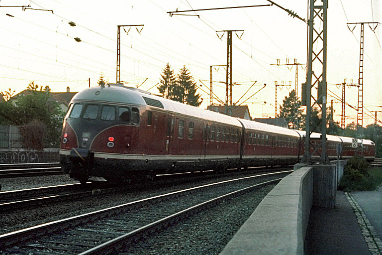 612 507/506 (VT 12 507/506) bei km 16,6 (Mai 1997)