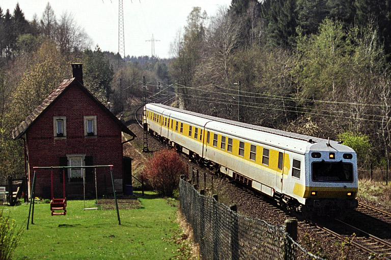 Schienenprüfzug (Baureihe 719) bei km 19,2 (April 2002)