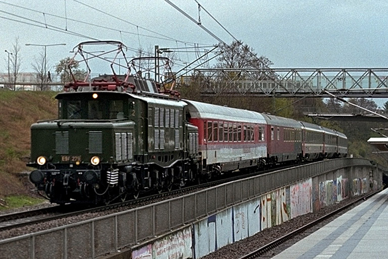 E94 279 bei km 14,0 (April 2001)