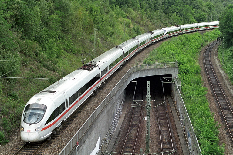 Baureihe 415 bei km 13,8 (August 2002)