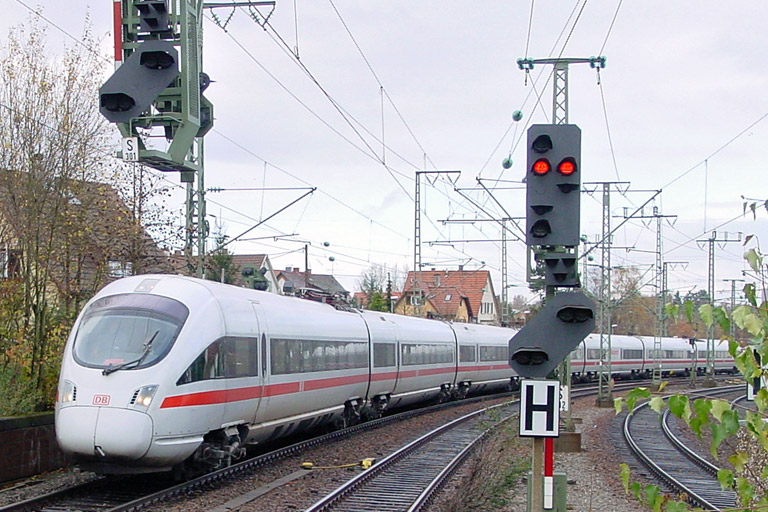 Baureihe 411 bei km 16,6 (November 2002)