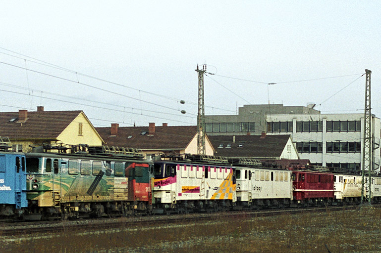 Lokzug mit Loks der ex-DR Baureihe 142 bei km 8,6 (M&auml;rz 2003)