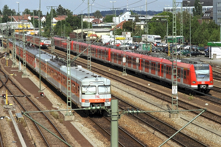 Baureihe 420 und 423 im Güterbahnhof Stuttgart-Vaihingen (August 1999)