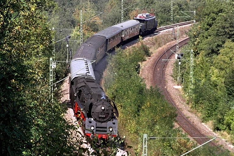 01 509 und E94 279 bei km 13,8 (September 1999)