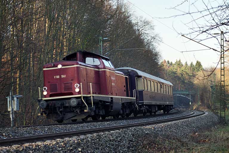 V100 1041 bei km 11,8 (Dezember 2002)