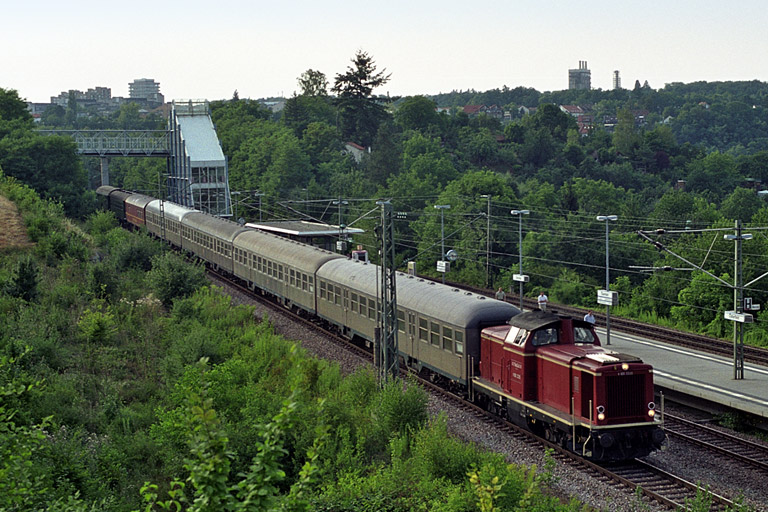 V100 2335 bei km 14,2 (Juli 2003)