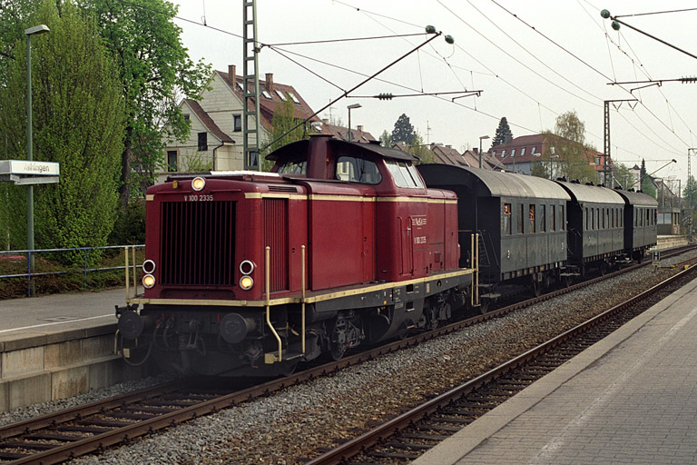 V100 2335 bei km 15,6 (April 2003)