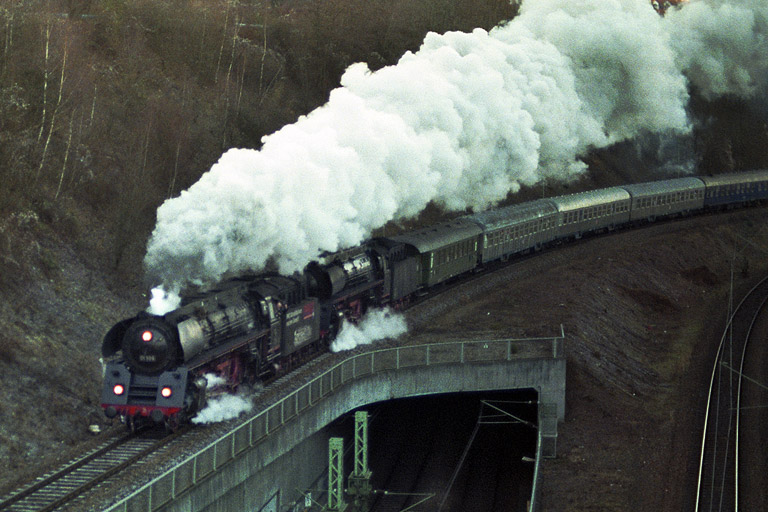 01 509 und 01 519 in Stuttgart-Vaihingen (Dezember 2001)