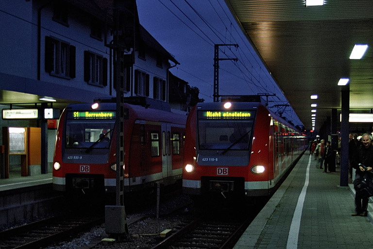 Baureihe 423 bei km 15,6 (September 2001)