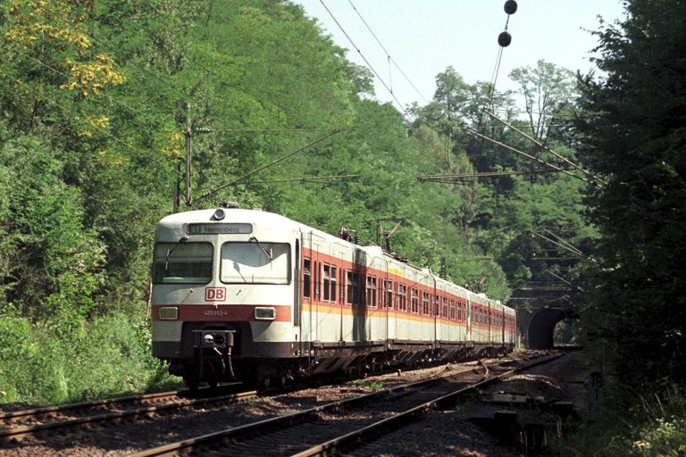 Baureihe 420 als S1 beim Berghautunnel (1998)