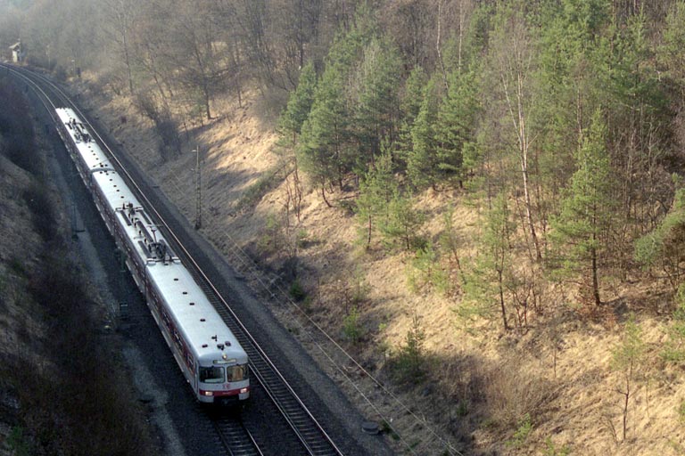 Baureihe 420 als S1 unterhalb der Kaufwaldbrücke (März 1997)