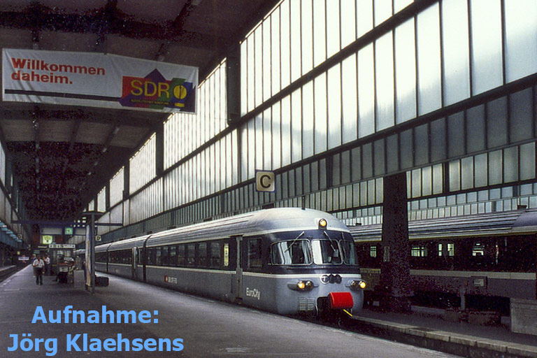 Eurocity als RABe-Triebzug bei km 0,2 (1994)