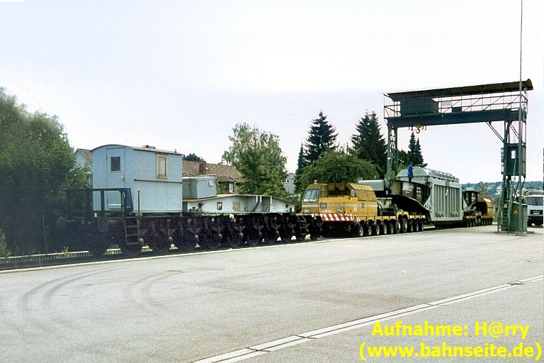 Trafoverladung im Bahnhof Stuttgart-Vaihingen bei km 15,6 (Juli 1988)