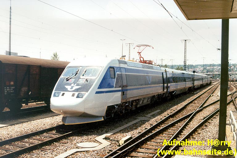 X2000-Neigetechniktriebzug bei km 15,8 (Sommer 1991)