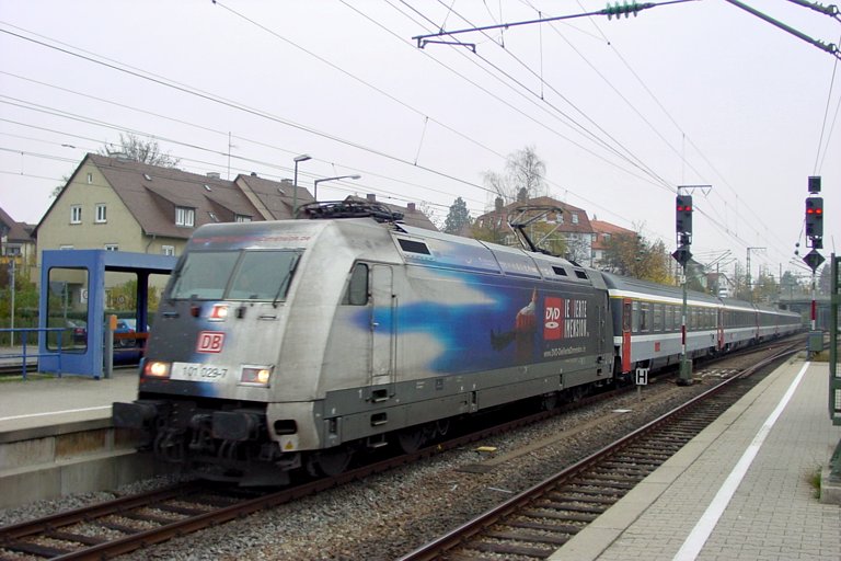 101 029 mit IC 381 bei km 15,6 (November 2004)