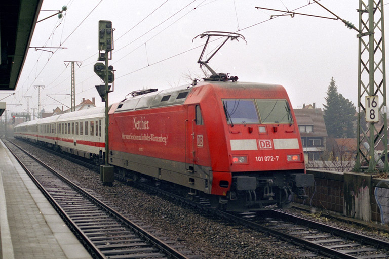 101 072 mit Cisalpino-Ersatzzug (Februar 2004)