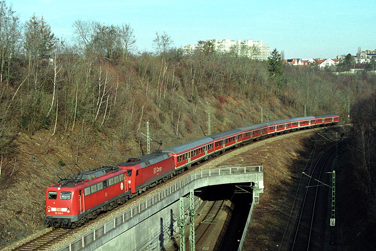 RE 19607 mit 110 238 und 152 022 bei km 13,8 (März 2004)