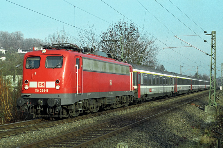 110 256, ein "lüftungstechnischer" DB Regio-Sonderling (Dezember 2004)