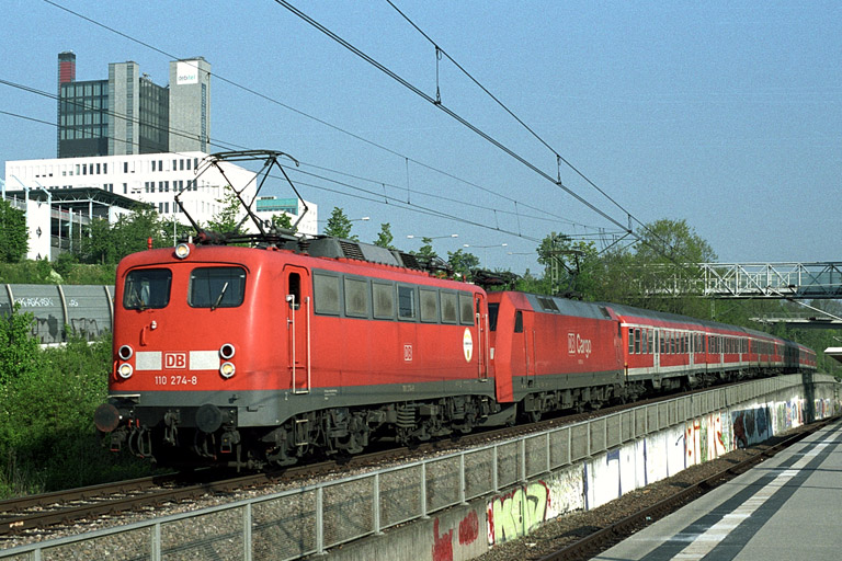 RE 19607 mit 110 274 und 152 055 bei km 14,2 (Mai 2004)