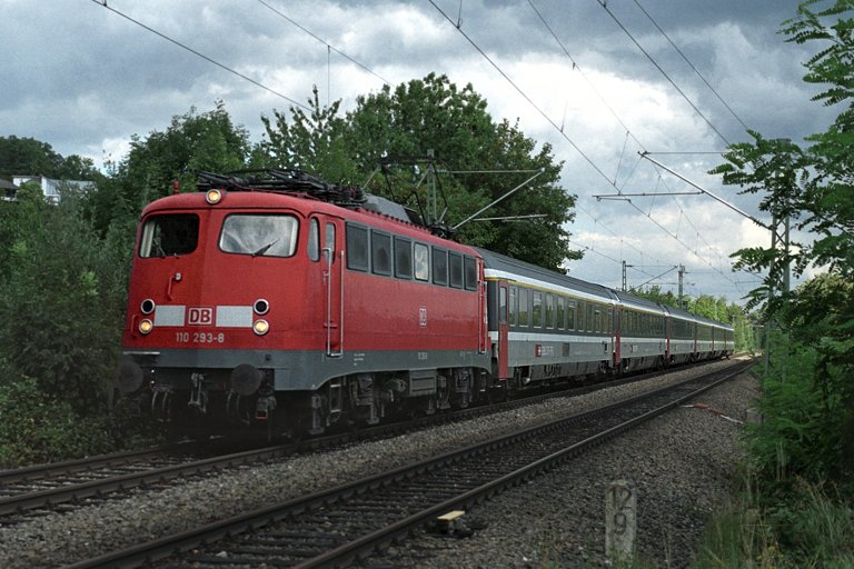110 293 mit IC 381 bei km 12,8 (September 2004)
