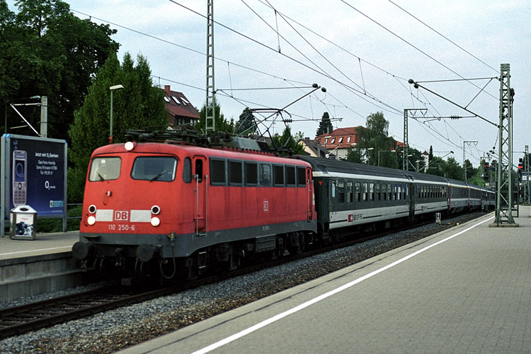 110 350 mit IC 93705 (Cisalpino-Ersatzzug) bei km 15,8 (Juli 2004)