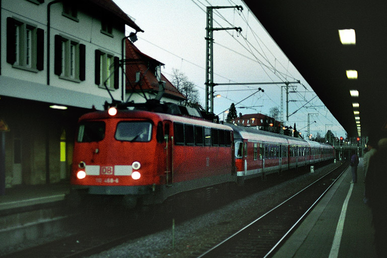RE 19012 mit 110 468 bei km 15,8 (Dezember 2004)