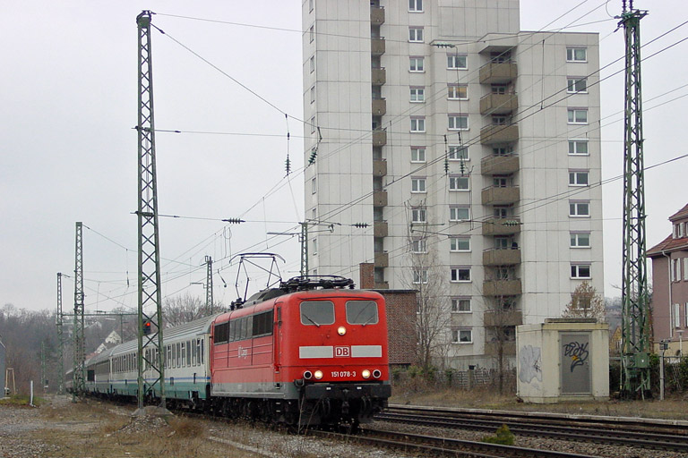 151 078 mit CIS-Ersatzzug (Februar 2004)
