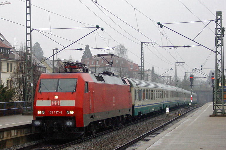 152 137 mit Cisalpino-Ersatzzug (Februar 2004)