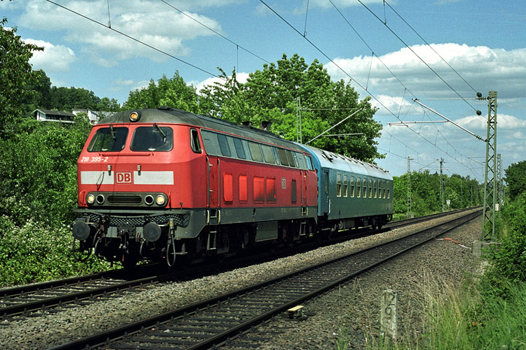 218 395 mit Me&szlig;zug bei km 12,8 (Juni 2004)