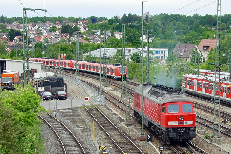 232 141 bei km 15,6 (Juni 2004)