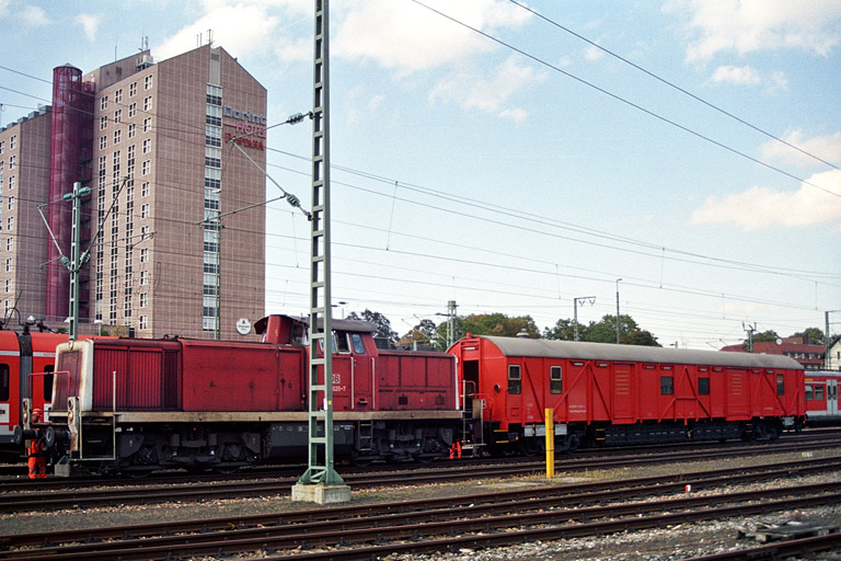 290 020 mit Hilfszug bei km 15,8 (Oktober 2004)