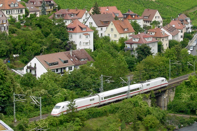 410 101 bei km 4,0 (Juli 2004)