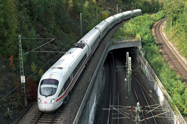 411 053 bei km 13,8 (Oktober 2004)
